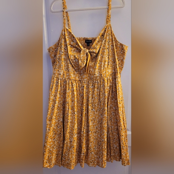 🌼Torrid Yellow Floral Midi Dress - Picture 4 of 12